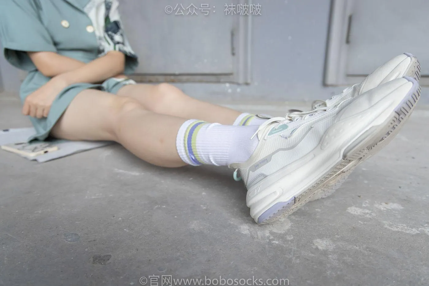 [BoBoSocks袜啵啵]NO.025 熊熊-安踏运动鞋、白色棉袜（踩脏）、裸足 [146P]插图3